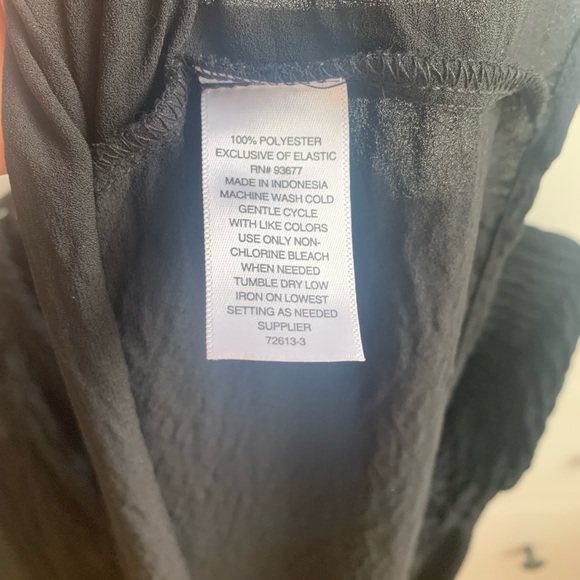 a.n.a Black Puckered Long Sleeve V-neck Blouse. Size XL - Picture 2 of 5